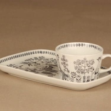 Arabia Emilia kahvikuppi ja lautanen, Tv-setti, suunnittelija Raija Uosikkinen, Tv-setti