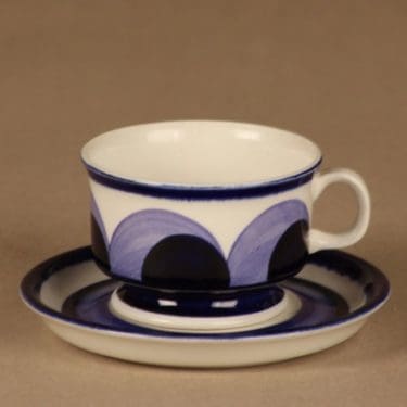 Arabia Paju mokkakuppi, käsinmaalattu, suunnittelija Anja Jaatinen-Winquist, käsinmaalattu, signeerattu