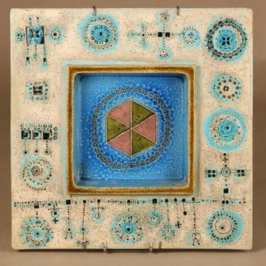 Arabia taidekeramiikkaesine, käsinmaalattu, signeerattu, suunnittelija Brut Bryk, käsinmaalattu, signeerattu, käsinmuotoiltu