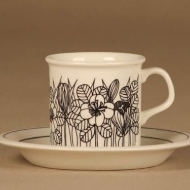 Arabia Krokus mokkakuppi, musta, valkoinen, suunnittelija Esteri Tomula, kukka, serikuva