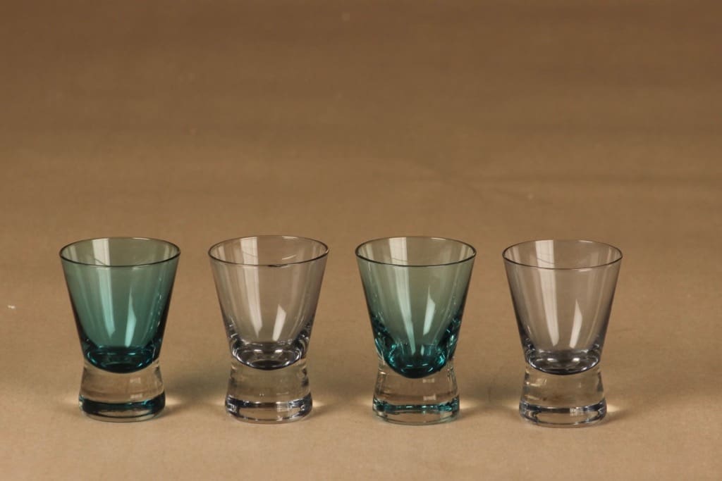 Nuutajärvi Otso snapsilasi, eri värejä, 4 kpl, suunnittelija Saara Hopea,