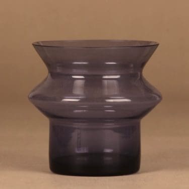 Riihimäen lasi Hyrrä maljakko, lila, suunnittelija Helena Tynell,