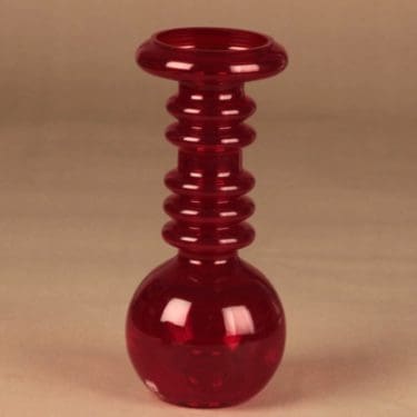 Riihimäen lasi Carmen maljakko/kynttilänjalka, punainen, suunnittelija Tamara Aladin,
