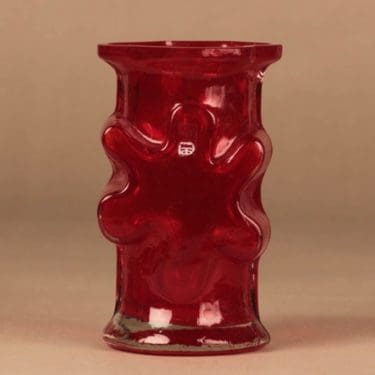 Riihimäen lasi Kasper maljakko, punainen, suunnittelija Erkkitapio Siiroinen,