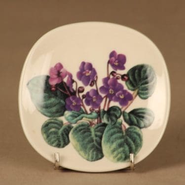 Arabia WWF seinälautanen, vihreä, lila, suunnittelija Christobel King, tilaustyö