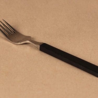 Fiskars Triennale haarukka, musta, teräs, suunnittelija Bertel Gadberg,