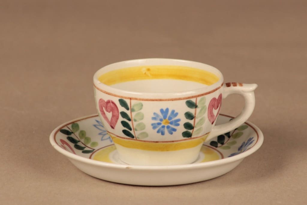 Arabia Pirtti kahvikuppi ja lautaset(2), käsinmaalattu, suunnittelija Svea Granlund, käsinmaalattu kuva 2
