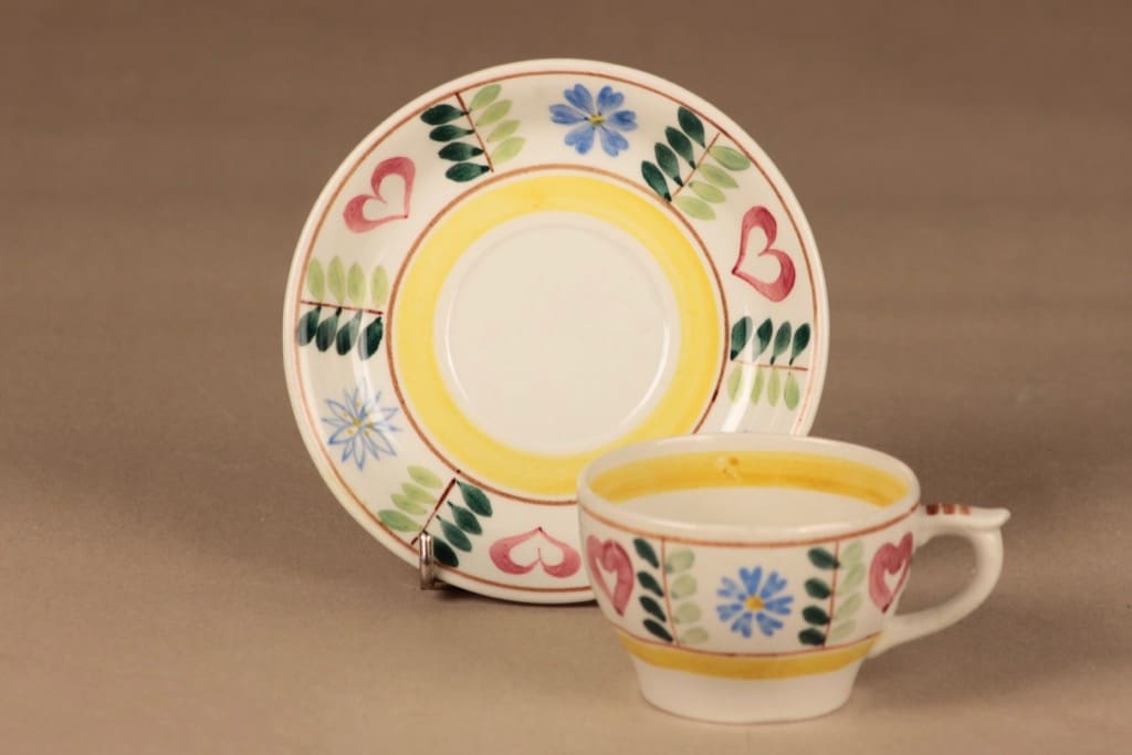 Arabia Pirtti kahvikuppi ja lautaset(2), käsinmaalattu, suunnittelija Svea Granlund, käsinmaalattu kuva 3