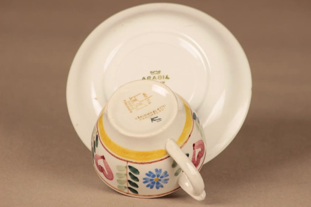 Arabia Pirtti kahvikuppi ja lautaset(2), käsinmaalattu, suunnittelija Svea Granlund, käsinmaalattu kuva 4
