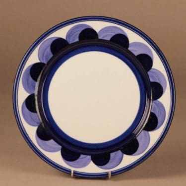 Arabia Paju lautanen, 26 cm, suunnittelija Anja Jaatinen-Winquist, 26 cm, käsinmaalattu, signeerattu