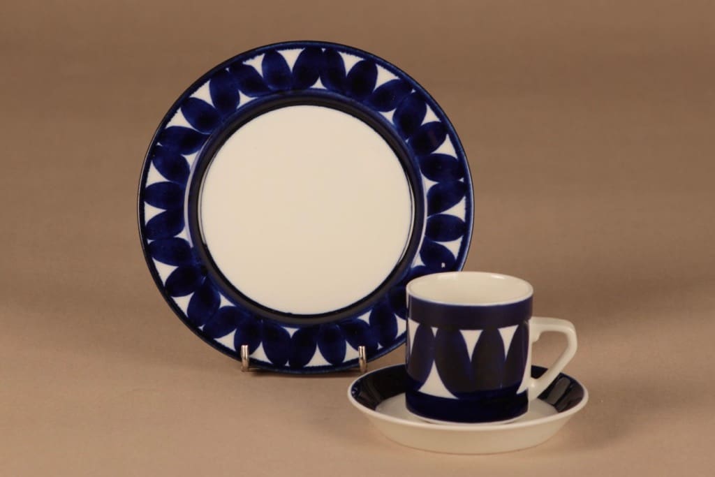 Arabia Sotka coffee cup and plates(2), hand-painted designer Raija Uosikkinen