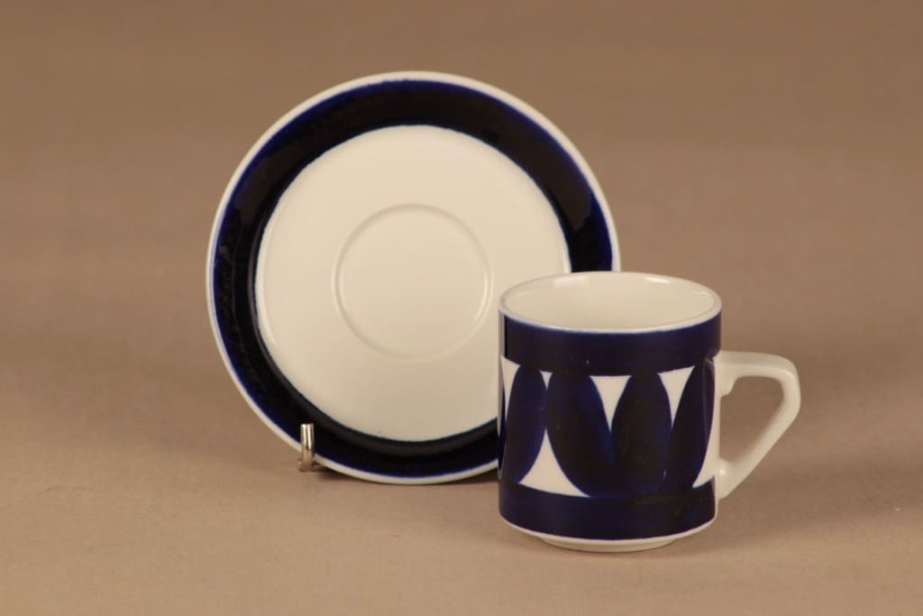 Arabia Sotka coffee cup and plates(2), hand-painted designer Raija Uosikkinen 3