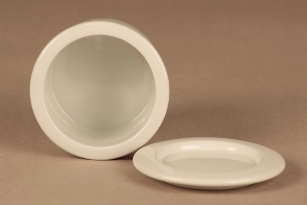 Arabia Tutti Frutti jar strawberry designer Ulla Procope 2