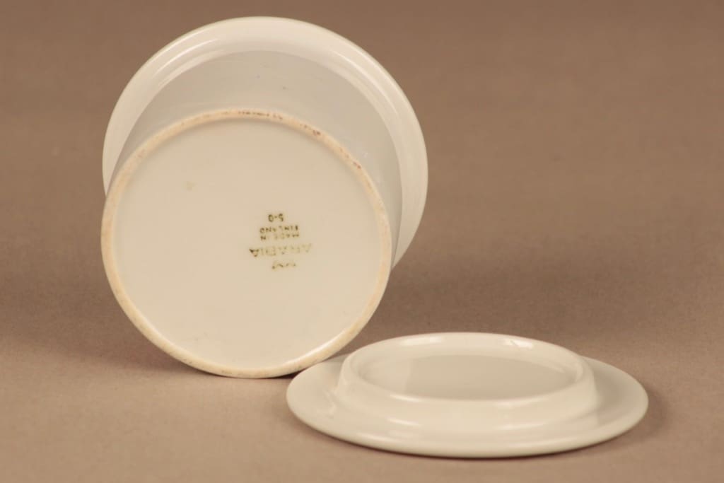 Arabia Tutti Frutti jar strawberry designer Ulla Procope 3