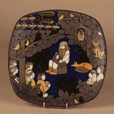 Arabia Kalevala juhlalautanen, ruskea, suunnittelija Raija Uosikkinen,