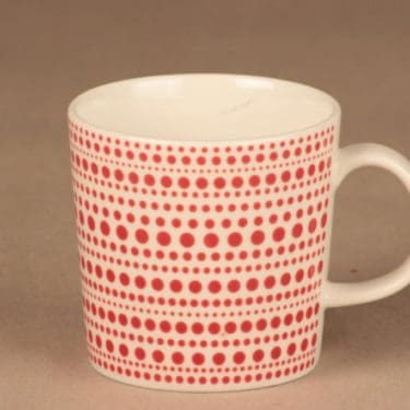 Arabia Kulku muki, punainen, suunnittelija Oiva Toikka, sesonkituote