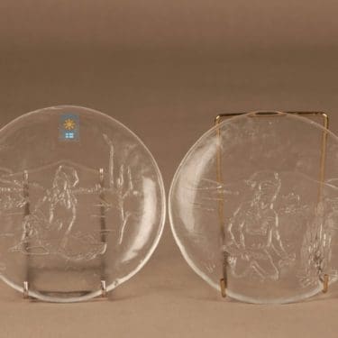 Napapiirin lasi seinäkoriste, Lapin tyttö ja poika, 2 kpl, suunnittelija , Lapin tyttö ja poika