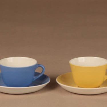 Arabia kahvikuppi, keltainen, sininen, 2 kpl, suunnittelija ,