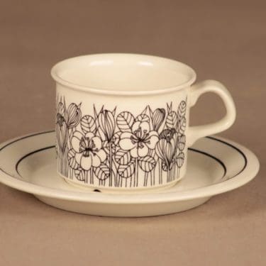 Arabia Krokus kahvikuppi, mustavalkoinen, suunnittelija Esteri Tomula, serikuva, kukka