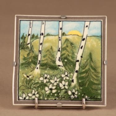 Arabia HLS seinälautanen, Kevät herää, suunnittelija Heljä Liukko-Sundström, Kevät herää, serikuva, koivu, metsä