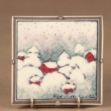 Arabia HLS seinälautanen, Tähtien yössä, suunnittelija Heljä Liukko-Sundström, Tähtien yössä, talvi, lumi