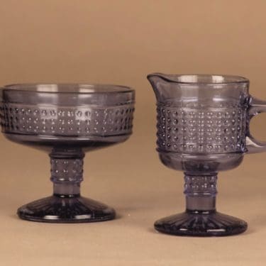 Riihimäen lasi Barokki sokerikko ja kermakko, neodymi, suunnittelija Erkkitapio Siiroinen,