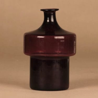 Iittala 2509 pullo, lila, suunnittelija Timo Sarpaneva, pinottava