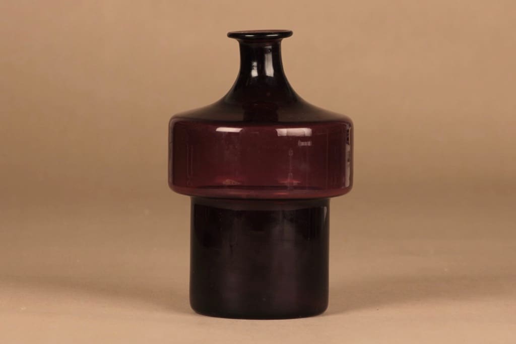 Iittala 2509 pullo, lila, suunnittelija Timo Sarpaneva, pinottava