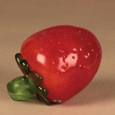 Nuutajärvi Hedelmät Strawberry, signed designer Oiva Toikka