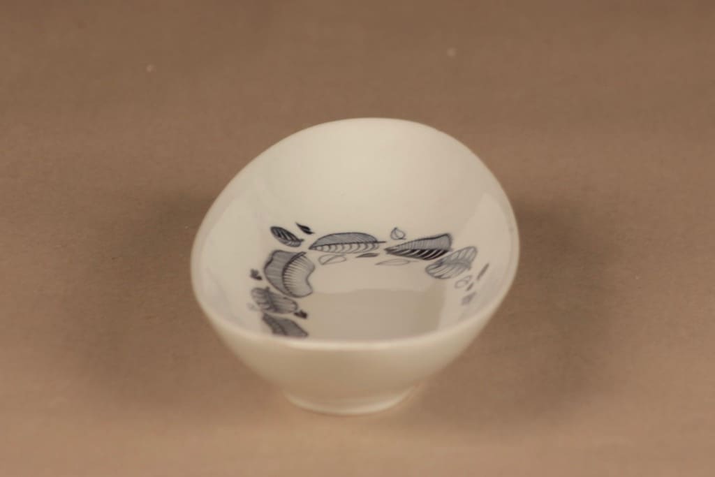 Arabia Syksy sillivati, siniharmaa, suunnittelija Raija Uosikkinen, lehti kuva 2