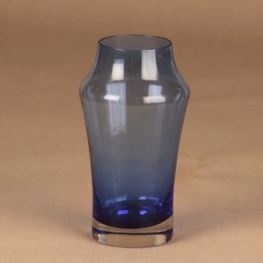 Riihimäen lasi maljakko, sininen, suunnittelija Tamara Aladin,