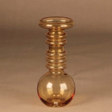 Riihimäen lasi Carmen kääntömaljakko, amber, suunnittelija Tamara Aladin,