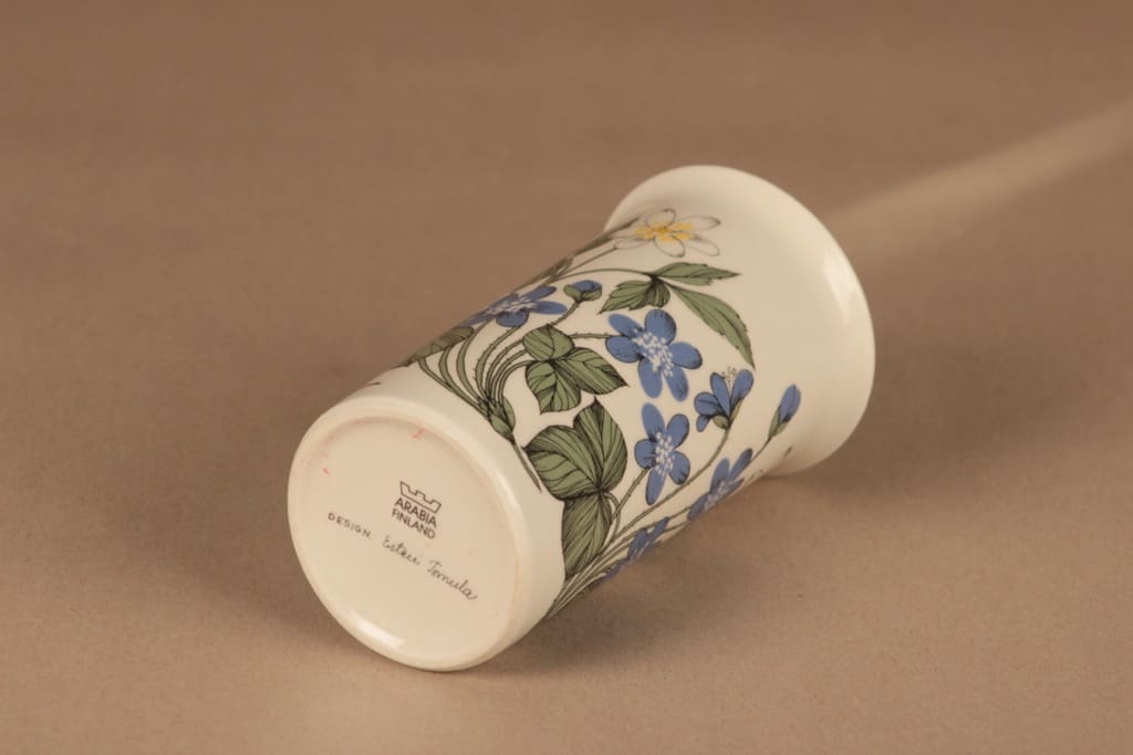 Arabia Botanica vase blue- and white Anemone designer Esteri Tomula 2