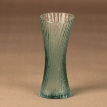 Nuutajärvi Vilja maljakko, vaaleanvihreä, suunnittelija Oiva Toikka,