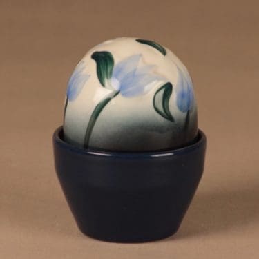 Arabia Ikikukka sininen Kellokukka, signeerattu, suunnittelija Heljä Liukko-Sundström, signeerattu, kukka, käsinmaalattu
