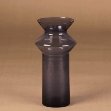 Riihimäen lasi Hyrrä maljakko, lila, suunnittelija Tamara Aladin,