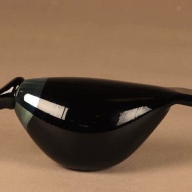 Nuutajärvi lintu , Varis, suunnittelija Oiva Toikka, Varis, signeerattu