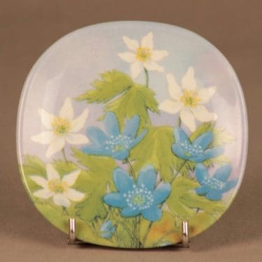 Arabia seinätaulu, Vuokot, suunnittelija Toivo G. Utriainen, Vuokot, serikuva, kukka