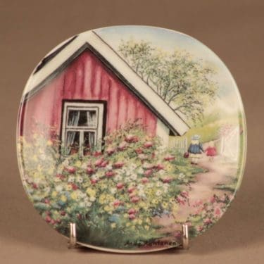 Arabia seinätaulu, Kotiseudun kesä, suunnittelija Anita Rantanen-Siemers, Kotiseudun kesä