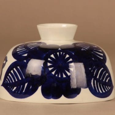 Arabia Köökki juustokupu , käsinmaalattu, suunnittelija Gunvor Olin-Grönqvist, käsinmaalattu, signeerattu