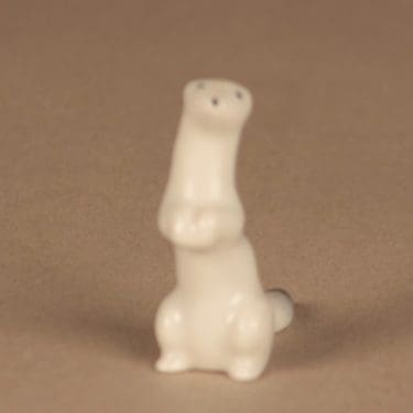 Arabia figuuri, Lumikko, suunnittelija Raili Eerola, Lumikko, käsinmaalattu