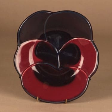 Arabia taidekeramiikkalautanen, Violetta, suunnittelija Birger Kaipiainen, Violetta, orvokki