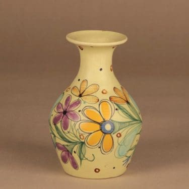 Kupittaan Savi maljakko, käsinmaalattu, suunnittelija Laila Zink, käsinmaalattu, signeerattu