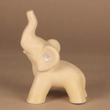 Kupittaan Savi 359III figuuri, Norsu, suunnittelija Kerttu Suvanto-Vaajakallio, Norsu