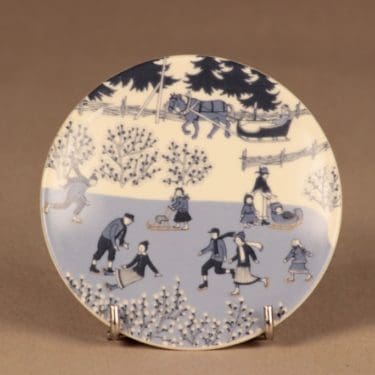 Arabia wall plate Skaters designer Raija Uosikkinen