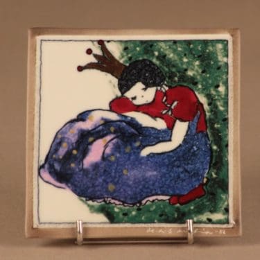 Arabia HLS seinälaatta, Prinsessa, suunnittelija Heljä Liukko-Sundström, Prinsessa, signeerattu, Prinsessa