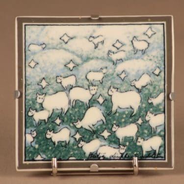 Arabia HLS seinälaatta, Lampaat, suunnittelija Heljä Liukko-Sundström, Lampaat, lammas