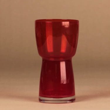 Riihimäen lasi maljakko, punainen, suunnittelija ,