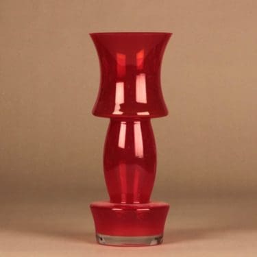 Riihimäen lasi maljakko, punainen, suunnittelija ,