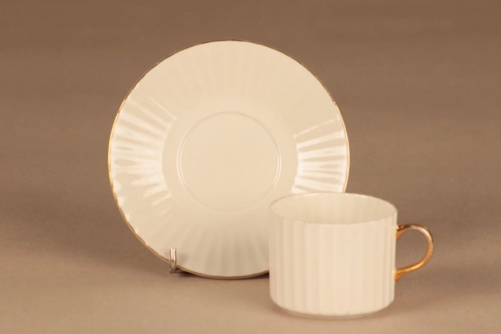 Arabia Kultakorva kahvikuppi, valkoinen, kulta, suunnittelija Kaj Franck, kullattu kuva 2